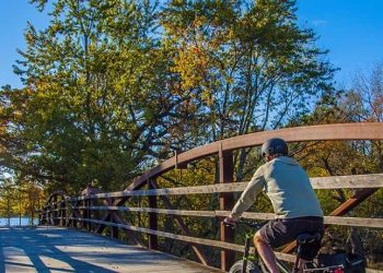 Libertyville's Independence Grove Forest Preserve hosts a summer concert series every Tuesday from June 11 to August 6, featuring tribute bands, reggae, rock 'n' roll, and blues acts. Enjoy music under the stars by a stunning 129-acre lake.